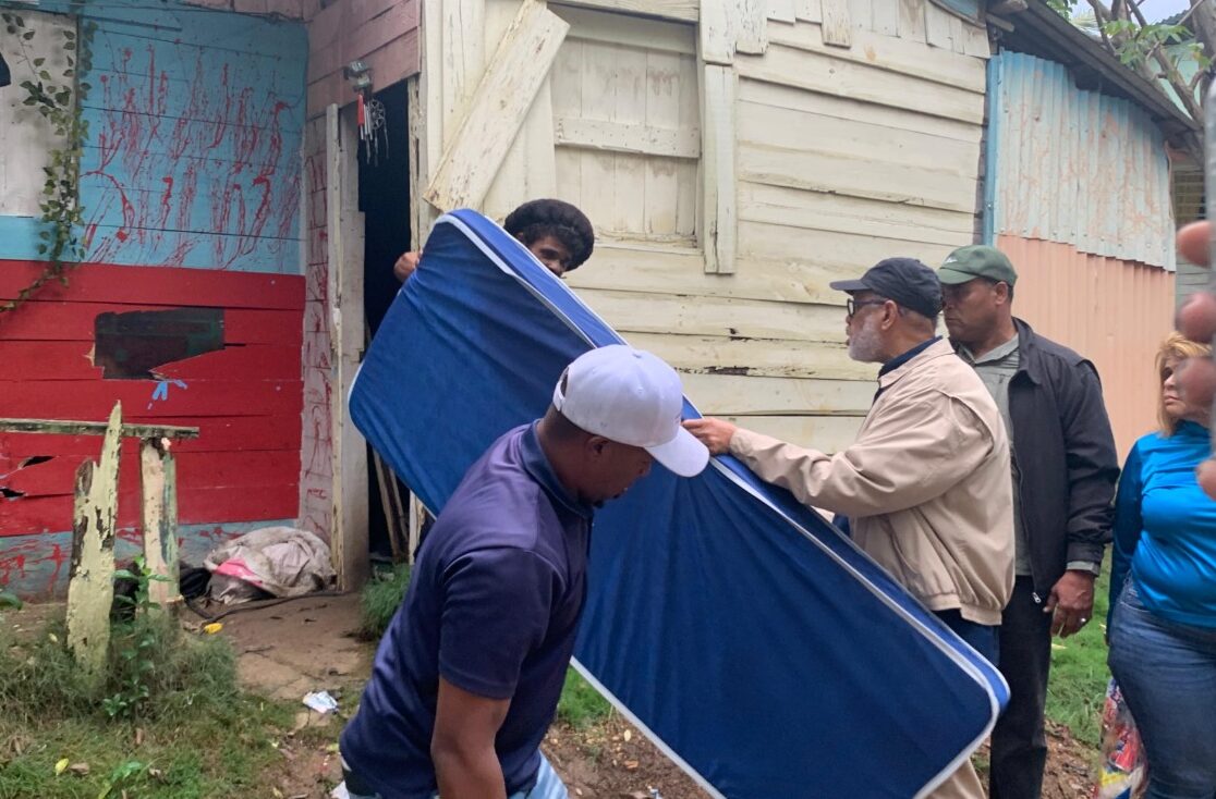 Desarrollo de la Comunidad lleva ayuda a zonas afectadas por Melissa
