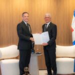 Presidente del Senado recibe de la Suprema Corte de Justicia (SCJ) proyecto que actualiza Ley de Uso de Medios Digitales