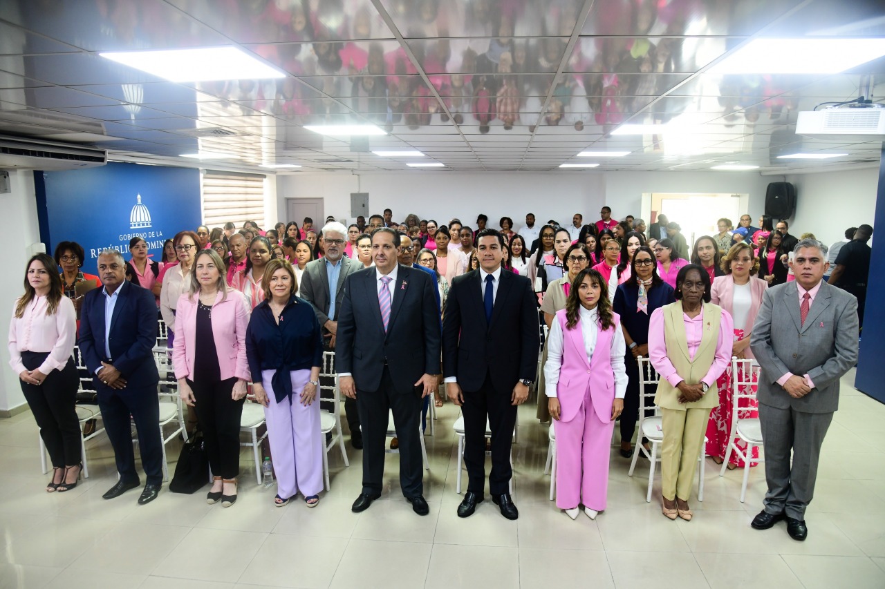 Ministro de Salud llama a fortalecer la prevención y detección oportuna del cáncer de mama