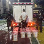 DNCD incauta 85 paquetes de cocaína ocultos en techo de camión en Pedro Brand