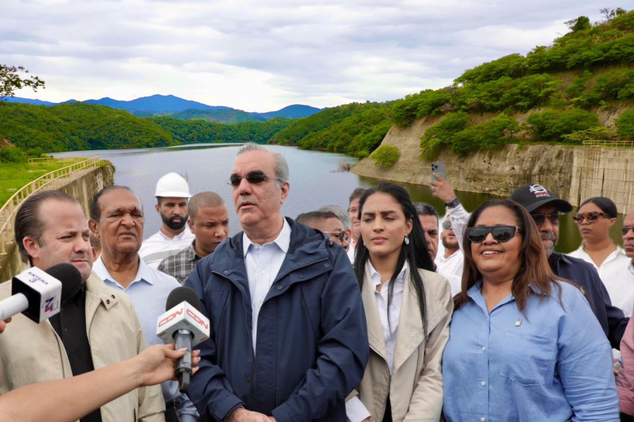Presidente Abinader supervisa niveles de presas de Hatillo, Monción, Tavera y Rincón ante el paso del Huracán Melissa