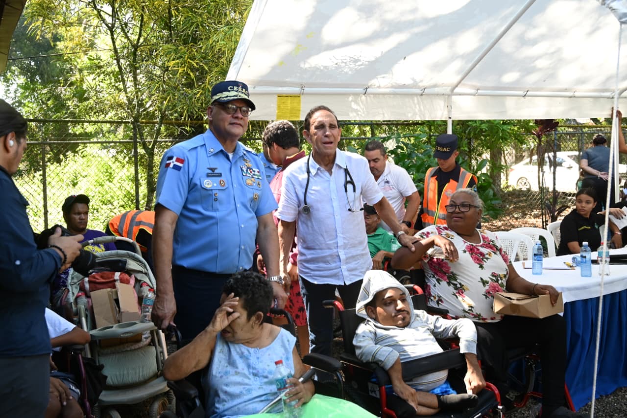 Una mano solidaria: CESAC lleva bienestar y atención médica a comunidad de Santiago junto a la Fundación Cruz Jiminián