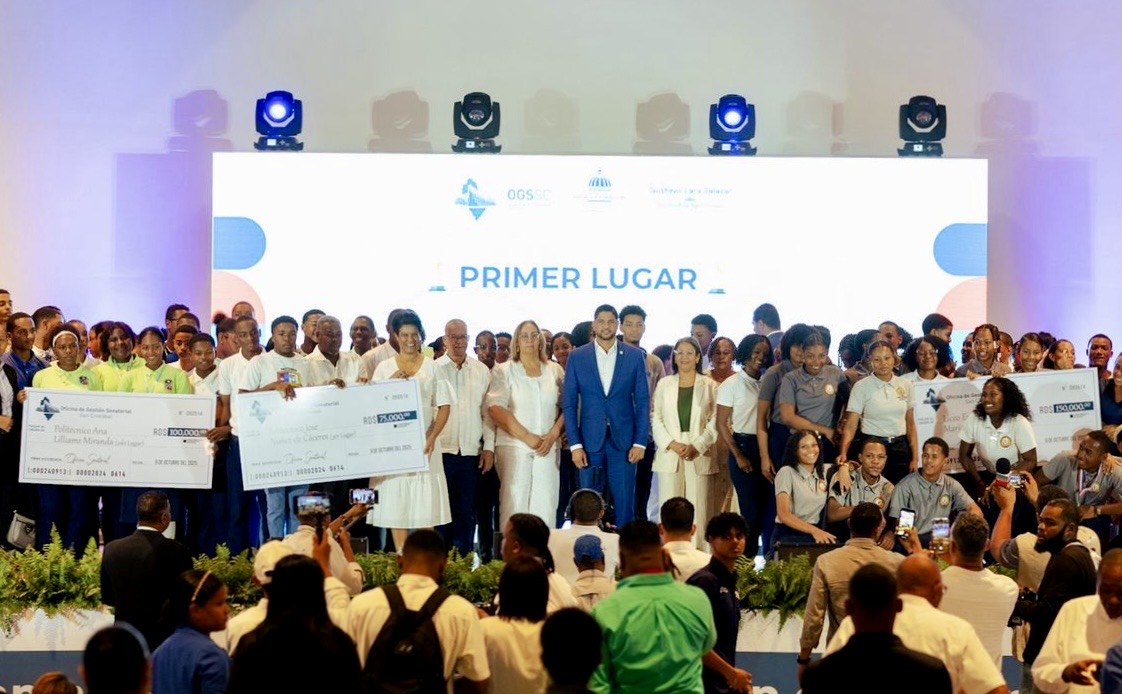 Senador Gustavo Lara reconoce el compromiso y esfuerzo de los participantes del programa “Labor Social y Promoción de Cultura Ciudadana”