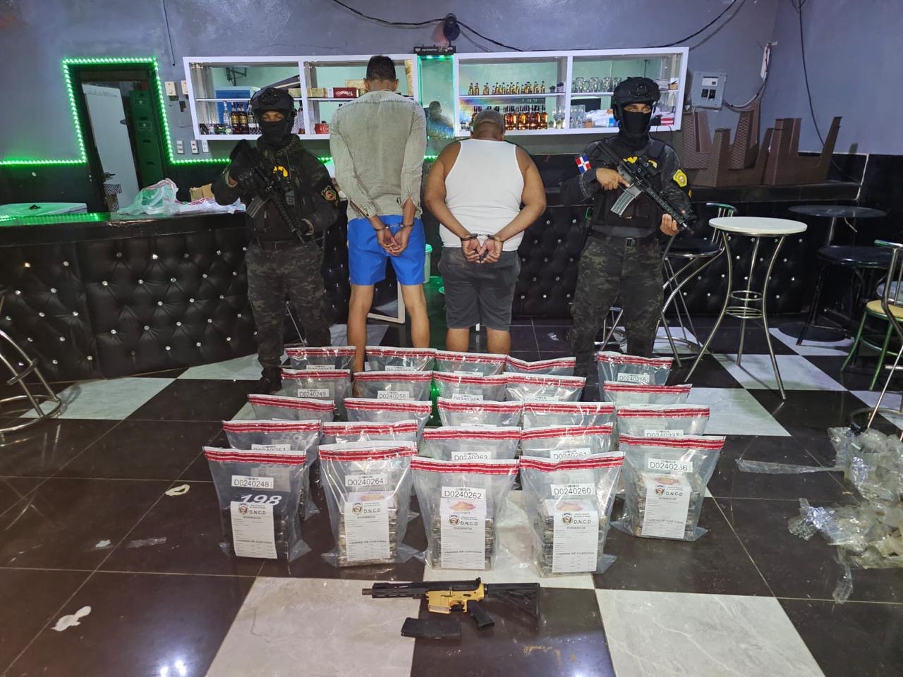 Otro Golpe al narcotráfico internacional: Ministerio Público y DNCD ocupan 643 paquetes de cocaína en la puesta en marcha de la Operación Leopaldo