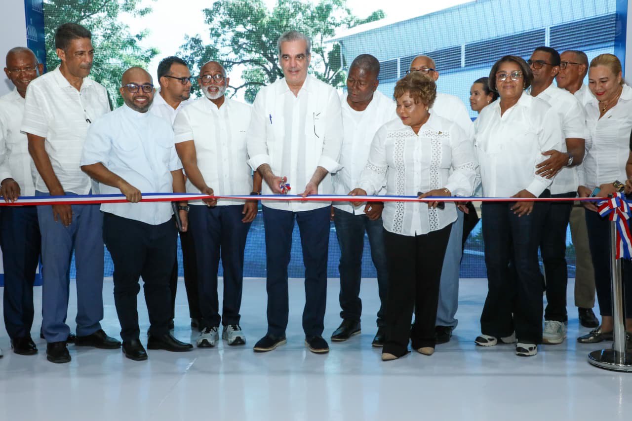 Presidente Abinader pone fin a más de 60 años de espera con la inauguración del Polideportivo Club Rafael Osvaldo Mercedes “CROM” en Villa Mella