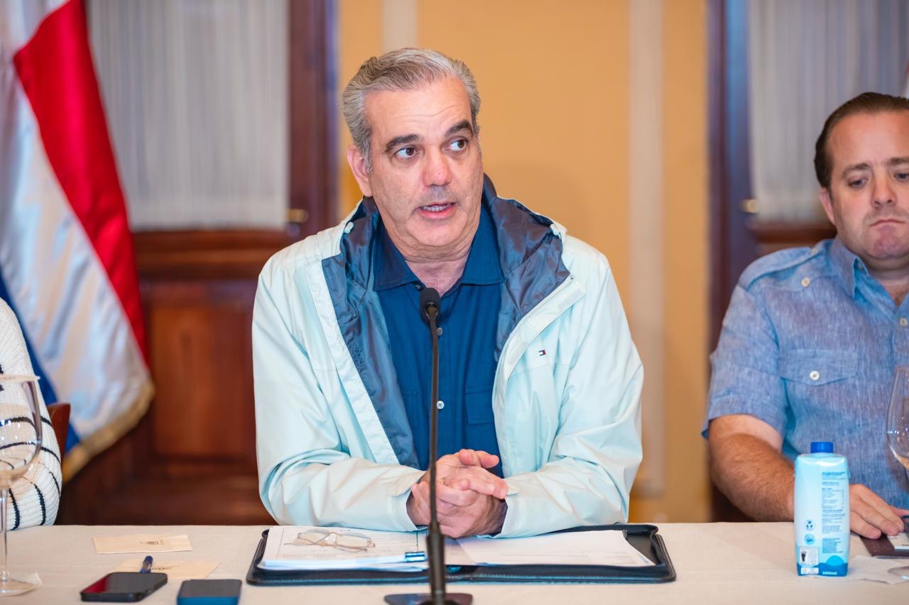 Presidente Abinader dispone para este viernes suspensión de la docencia en todo el país y de las labores en las provincias en alerta roja
