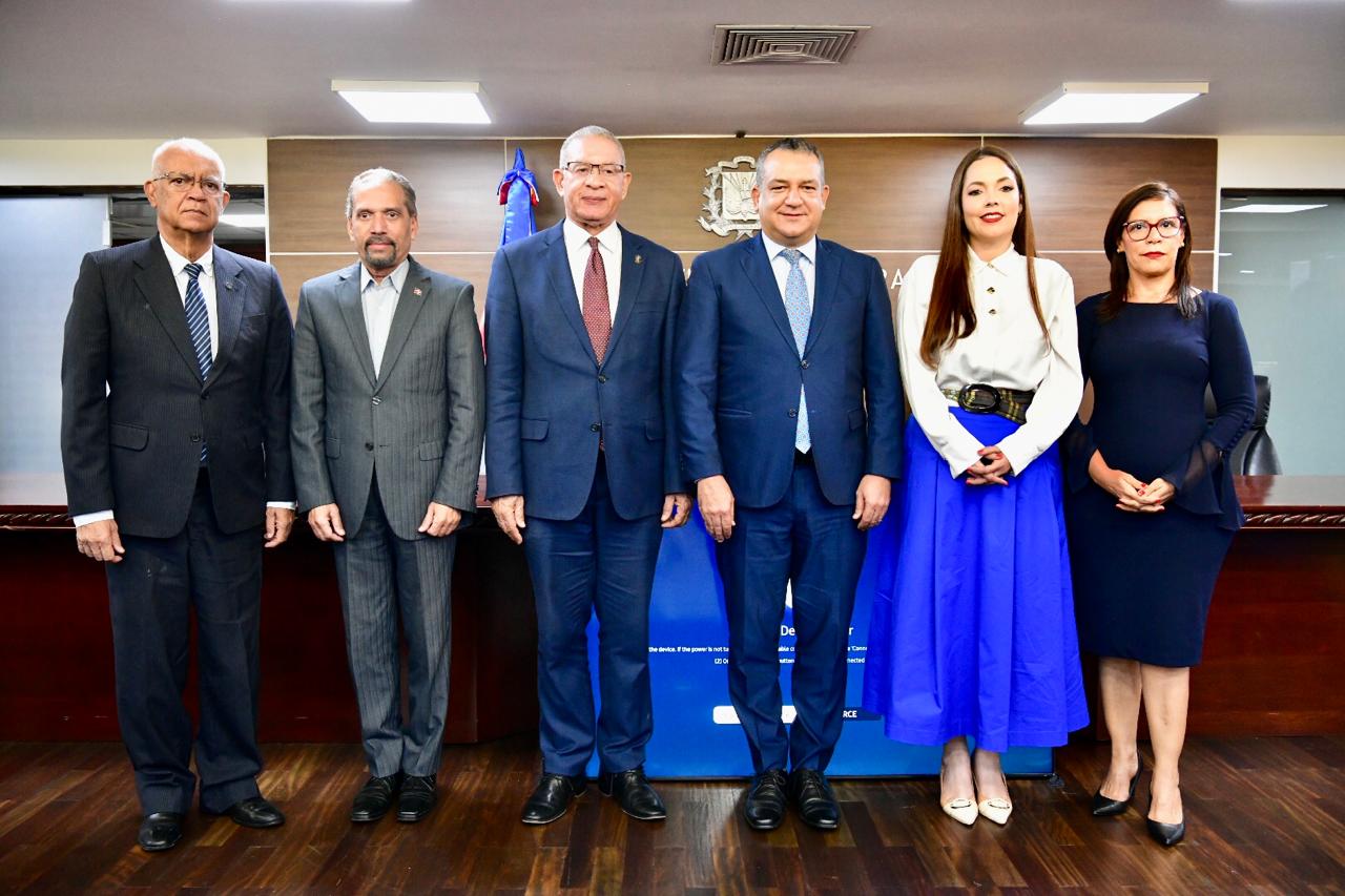 JCE incorpora símbolos patrios en la nueva cédula con aval del Instituto Duartiano y Efemérides Patrias