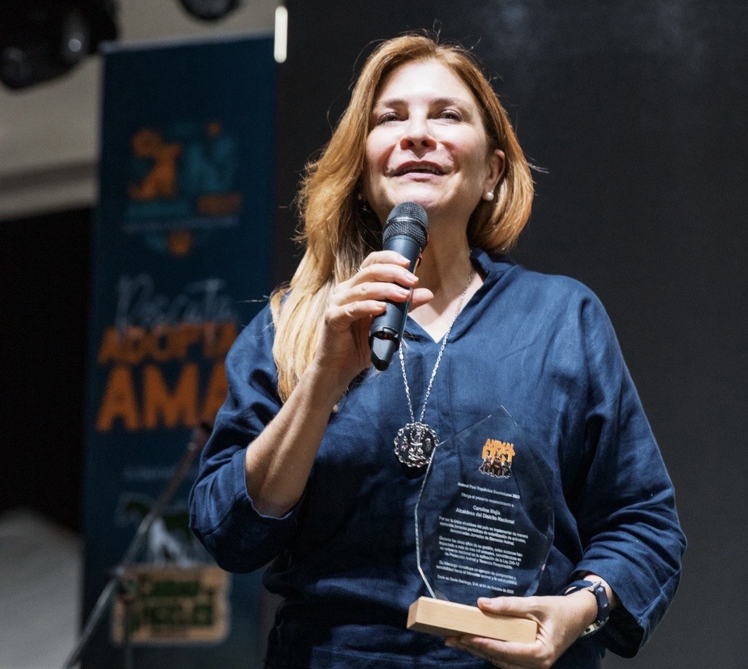 Carolina Mejía es reconocida por su compromiso con el bienestar animal en el Distrito Nacional