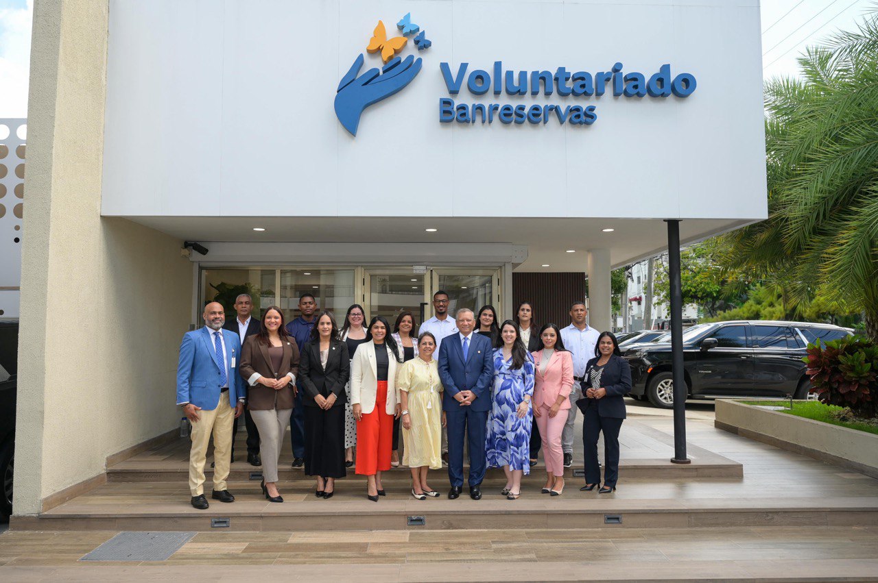 Doctor Leonardo Aguilera y Carmen Alicia Quijano de Aguilera anuncian expansión del Voluntariado Banreservas en todo el Cibao con la apertura de nuevas oficinas en Santiago