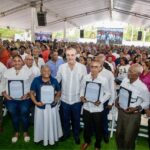 Presidente Abinader entrega 3,100 títulos de propiedad, de un total de 5,636, a familias en Palmarejo-Villa Linda