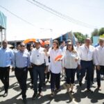 Raquel Peña sorprende a feriantes de Expo Cibao con visita en apoyo a emprendedores locales y marcas nacionales