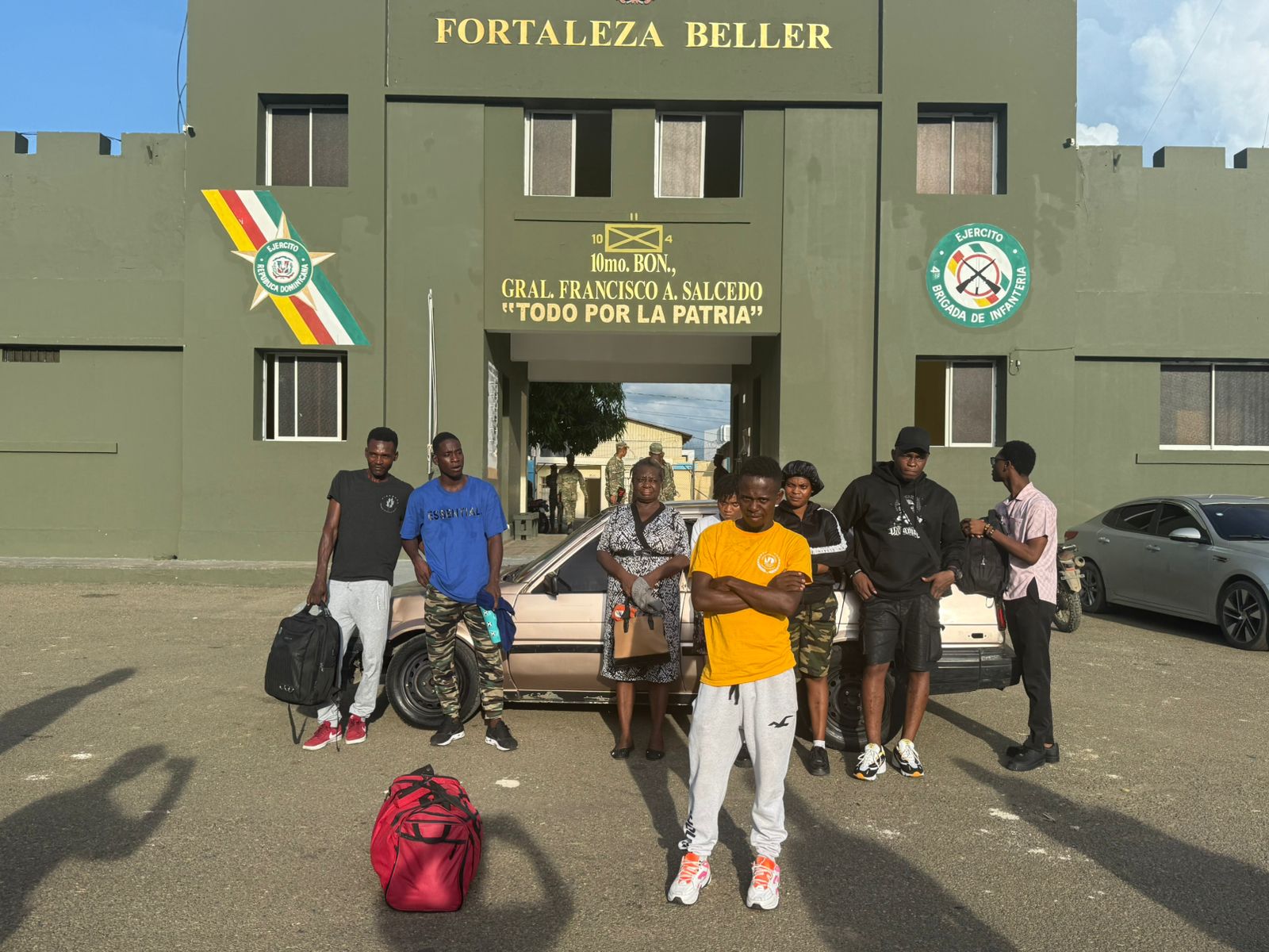 Con vigilancia de drones Ejército detiene vehículo que transportaba haitianos indocumentados en Dajabón