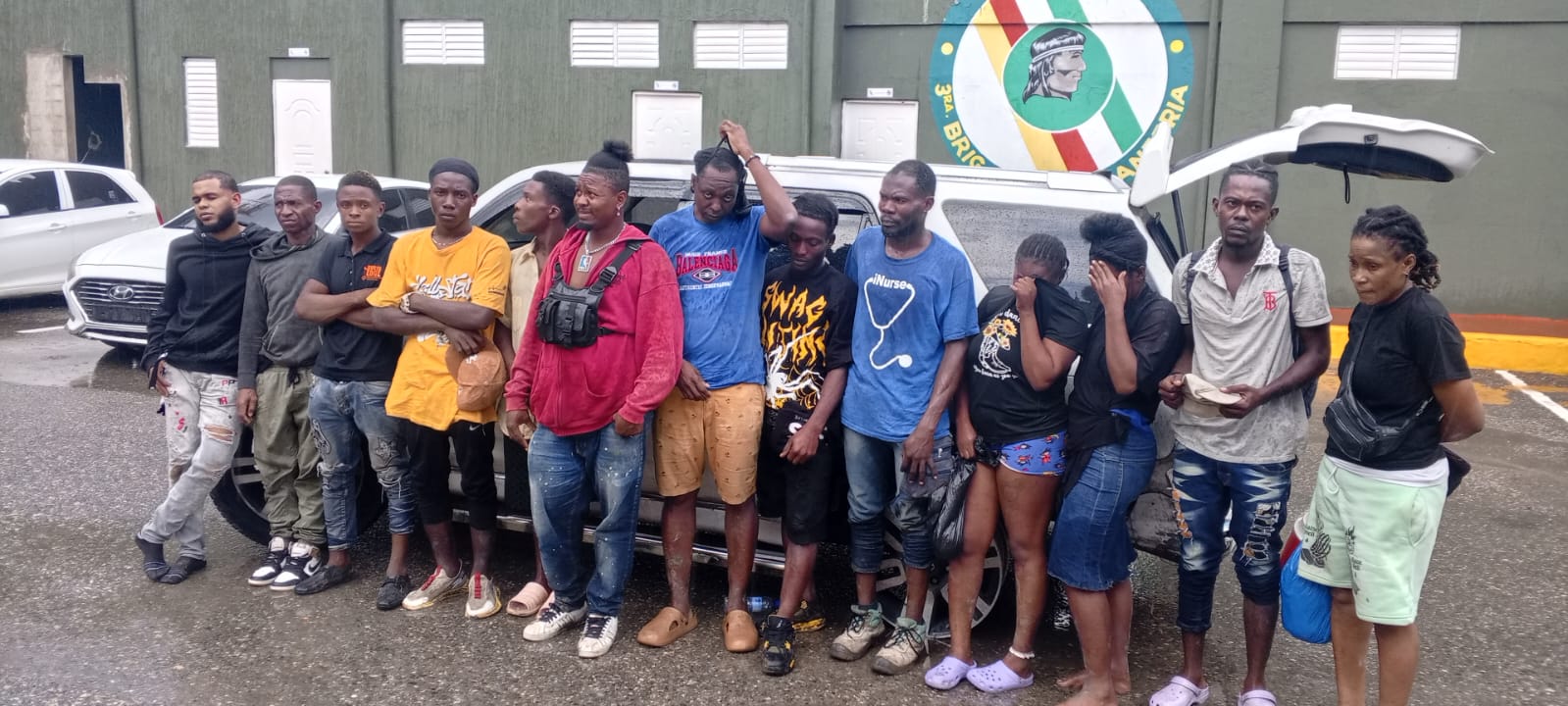 Ejército detiene dos hombres en una jeepeta con 11 migrantes haitianos en San Juan de la Maguana