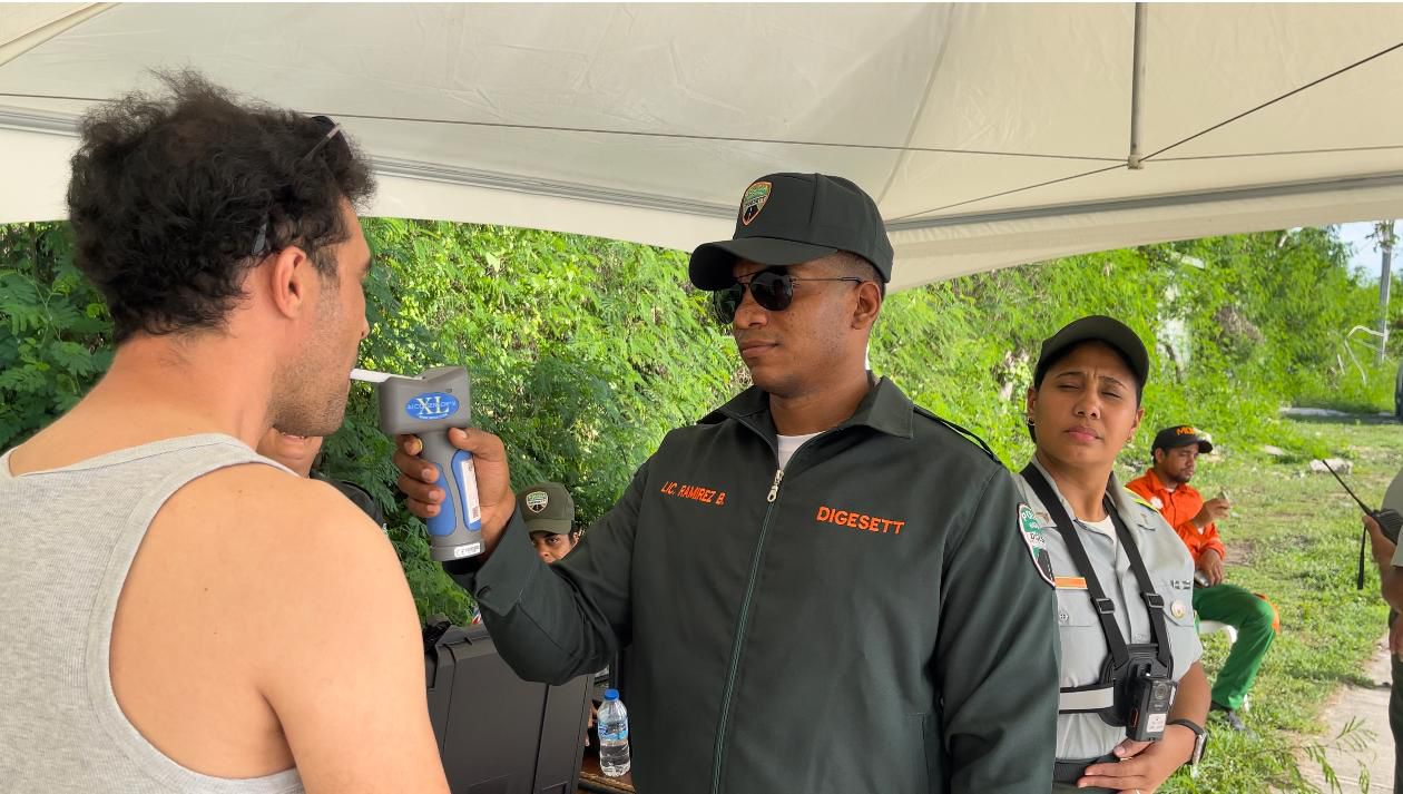 Siete detenidos por exceder el nivel de alcohol permitido durante operativos simultáneos en Friusa y Bávaro