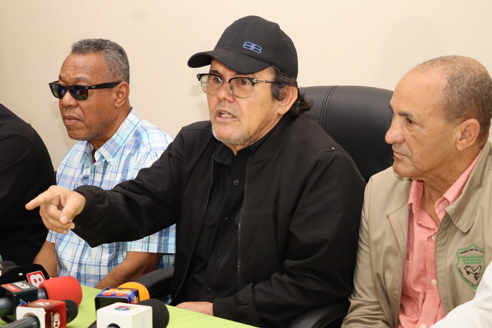 ANPA pospone paro de labores en el sector agropecuario tras intervención del expresidente Hipólito Mejía como mediador