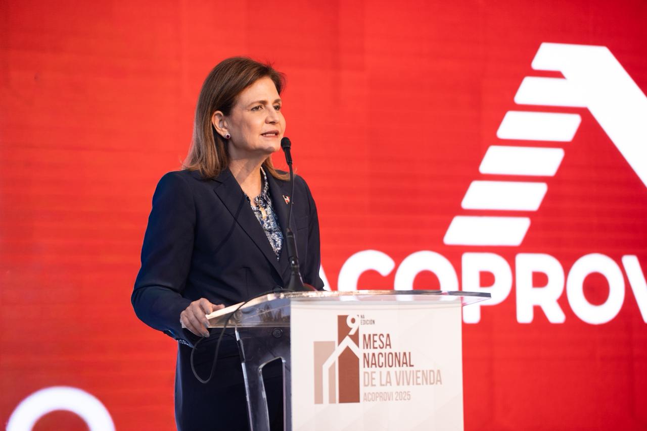 Raquel Peña encabeza la 9na Mesa Nacional de la Vivienda junto a ACOPROVI y reafirma el compromiso del Gobierno con el sector construcción