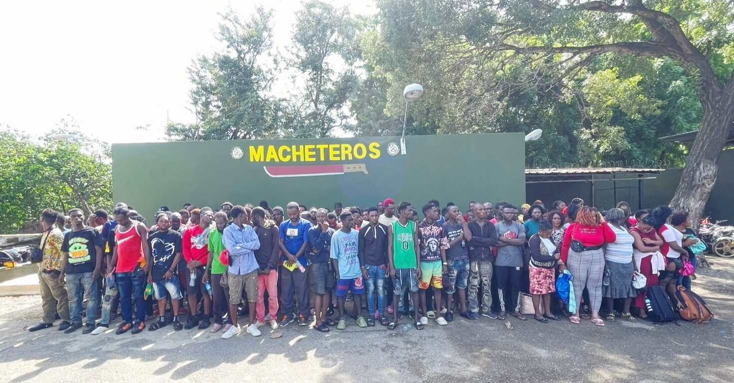 Durante operativos en Valverde Ejército detiene a 125 nacionales haitianos indocumentados