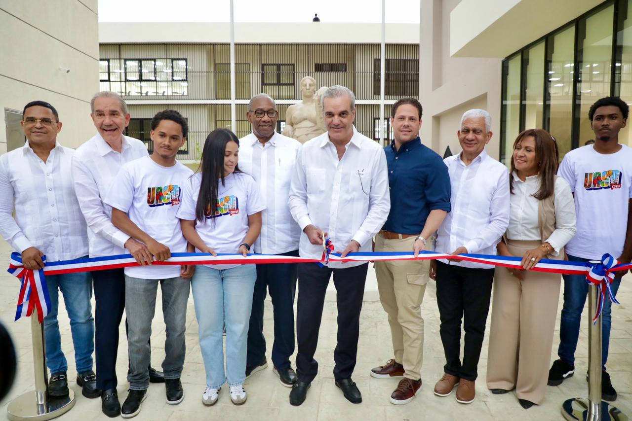 Abinader inaugura Centro Universitario UASD-Cotuí con 29 aulas, el cuarto entregado por el MIVED