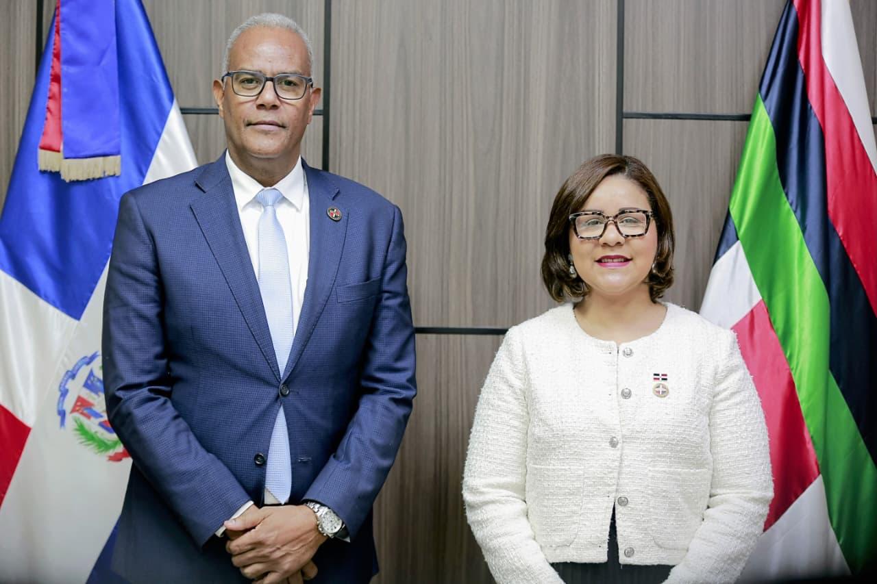 Hermandad de Veteranos y la Dra. Neyra Paulino buscan fortalecer políticas de protección a los veteranos