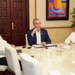 Presidente Abinader encabeza reunión virtual con 15 gobernadoras para pasar balance tras el paso del huracán Melissa