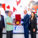 Presidente del Senado recibe reconocimiento en el marco de la XXVIII Cumbre Mundial de Empresa y Educación