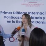 DDSS realiza Diálogo Internacional sobre Políticas de Cuidado y Equidad; conferencista principal fue ministra de salud en Francia