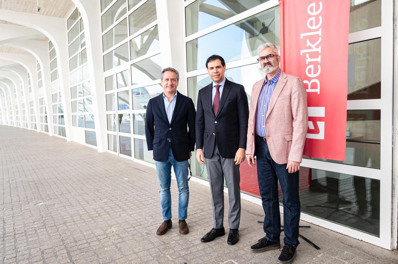 Roberto Ángel Salcedo visita campus de Berklee en Valencia, España