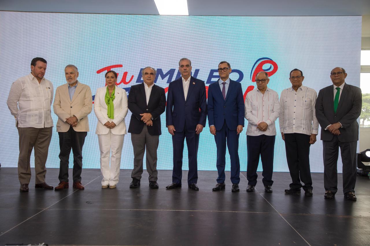 Presidente Abinader lanza programa “RD-Trabaja” con más de 7,000 vacantes disponibles de empleos formales