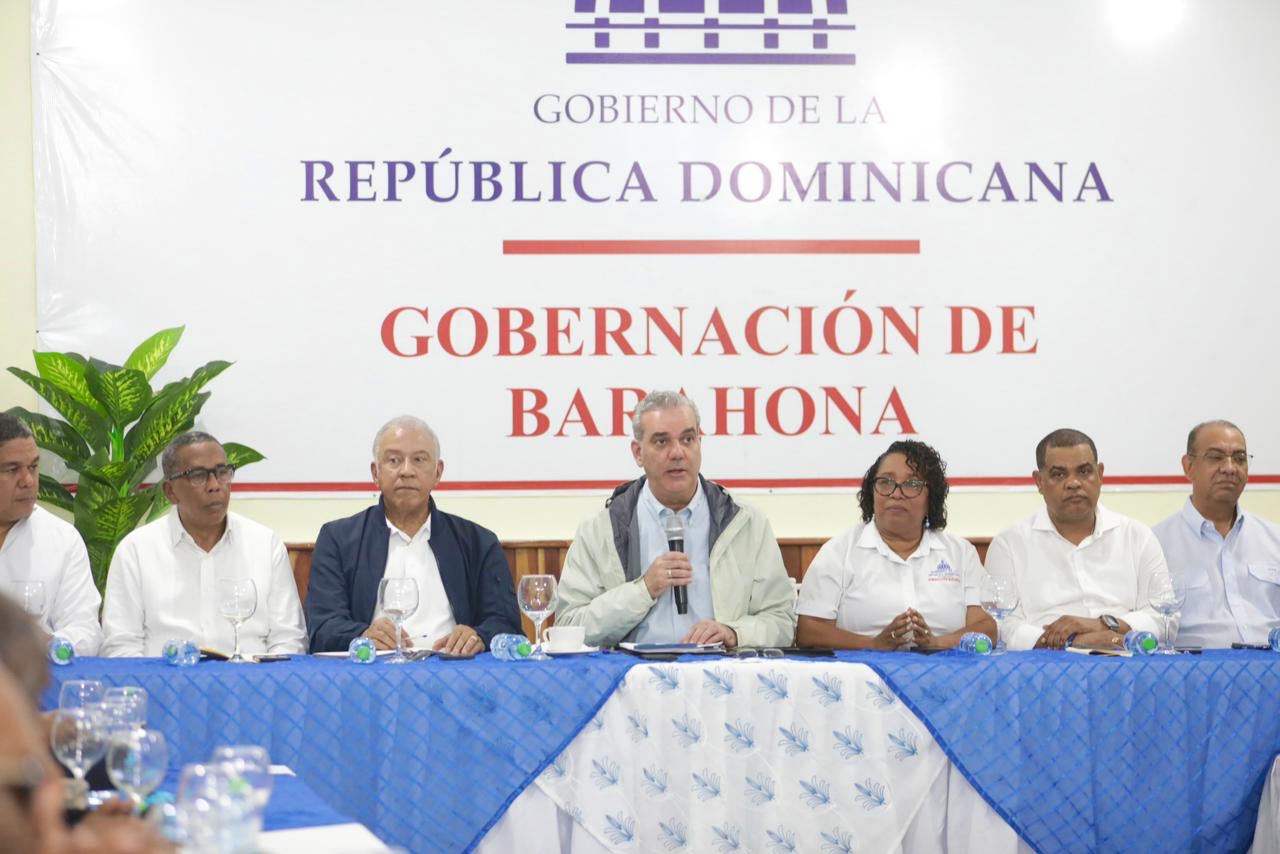 Presidente Abinader dispone soluciones tras daños del huracán Melissa en Ocoa y Barahona