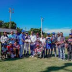 Robert Polanco entrega utilería deportiva y supervisa avance de Plaza Comunitaria en Bánica