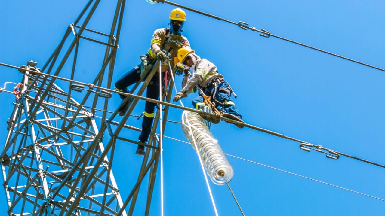 ETED informa que salida de línea de transmisión origina interrupción en el servicio de electricidad