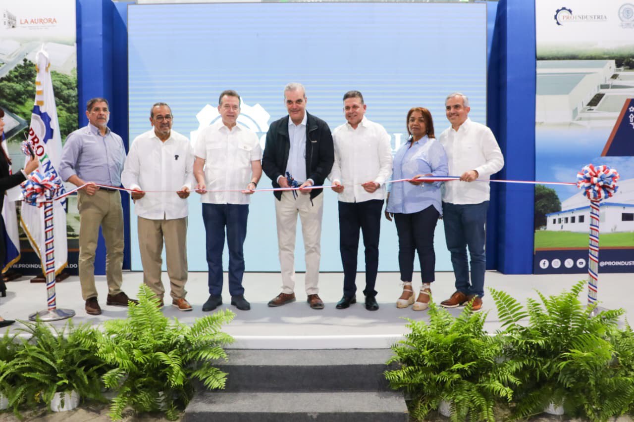 Abinader inaugura dos naves industriales en San Juan que generarán 500 empleos