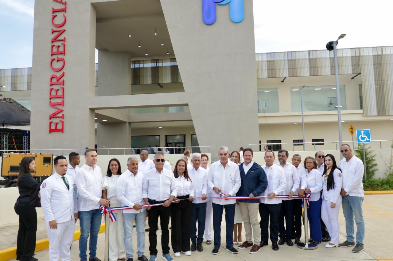 Presidente Abinader entrega moderno Hospital Regional Universitario Dr. Ángel María Gatón con 329 camas, que transforma la atención en salud en el Nordeste