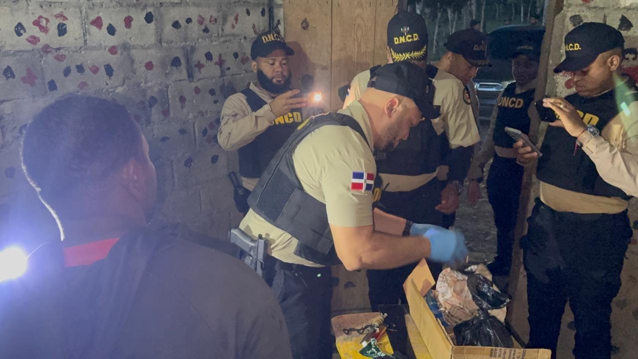 DNCD y autoridades apresan 21 personas e incautan drogas en acciones conjuntas en San Francisco de Macorís y Cambita