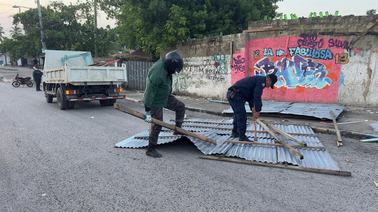 Alcaldía de Boca Chica devuelve a la comunidad espacios públicos en la playa