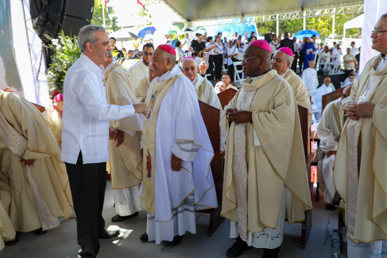 Presidente Abinader participa en emotiva ceremonia por la creación canónica y ordenación episcopal de monseñor Manuel Antonio Ruiz de la Rosa
