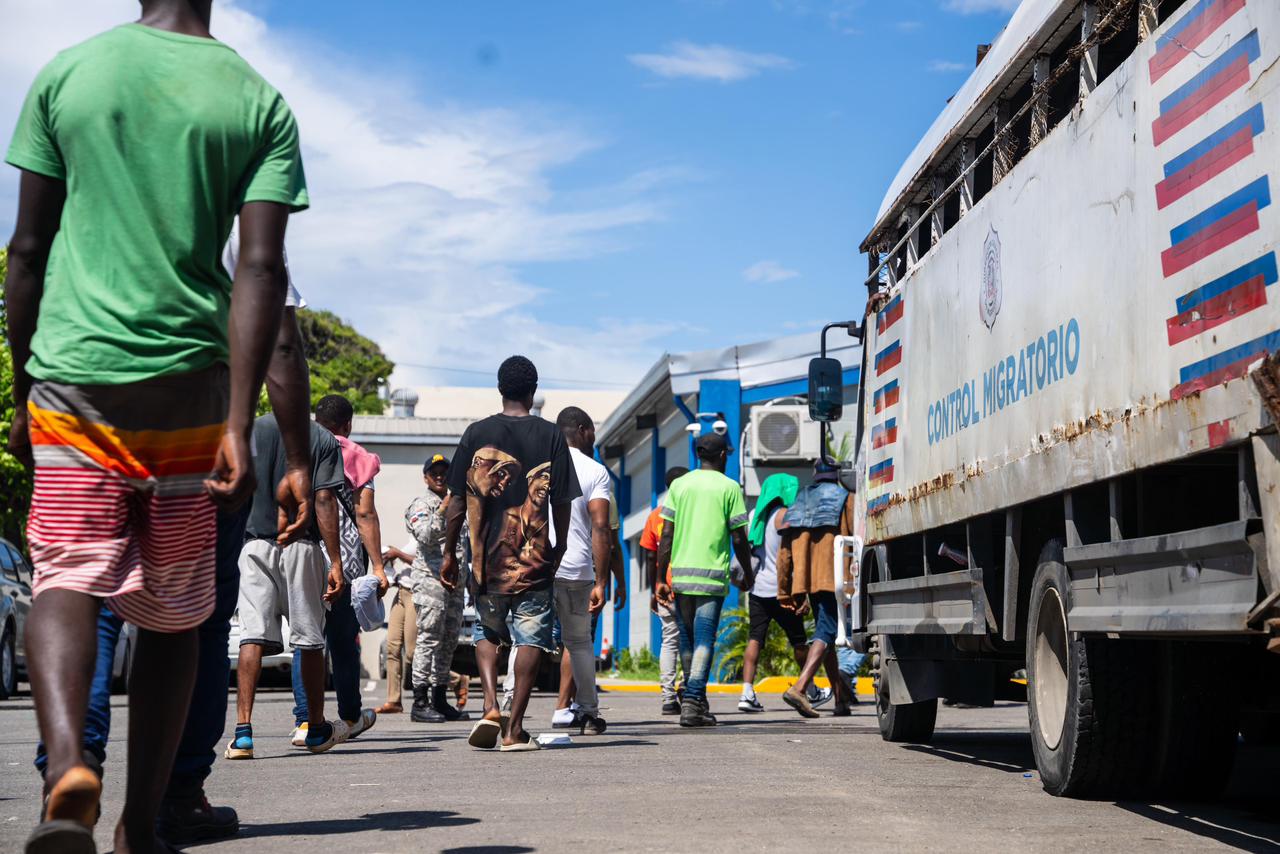 DGM y Fuerzas detienen 913 haitianos indocumentados y deportan 901