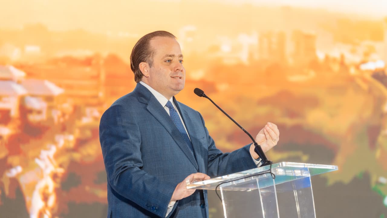 Ministro Paliza encabeza foro “El Futuro de Santiago”; anuncia licitación Autopista del Ámbar
