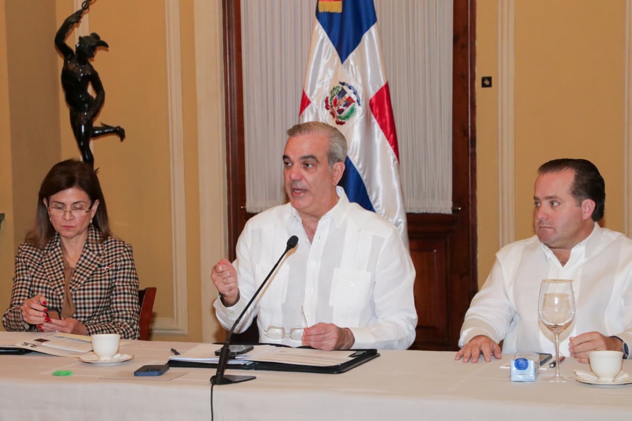 Presidente Abinader dispone aportes estatales por RD$12 mil millones para asistir a afectados por tormenta Melissa