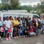 Detienen conductor de minibús transportando a 15 haitianos indocumentados en Azua