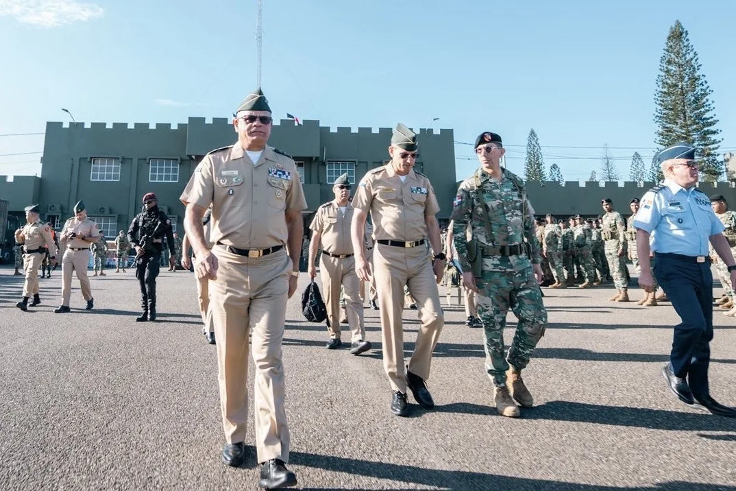 Ministro de Defensa culmina recorridos institucionales por unidades militares del país