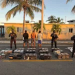 Autoridades asestan nuevo golpe al narcotráfico con incautación de 429 paquetes en Baní
