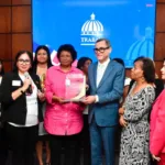 Ministro de Trabajo es reconocido por impulsar la igualdad laboral femenina