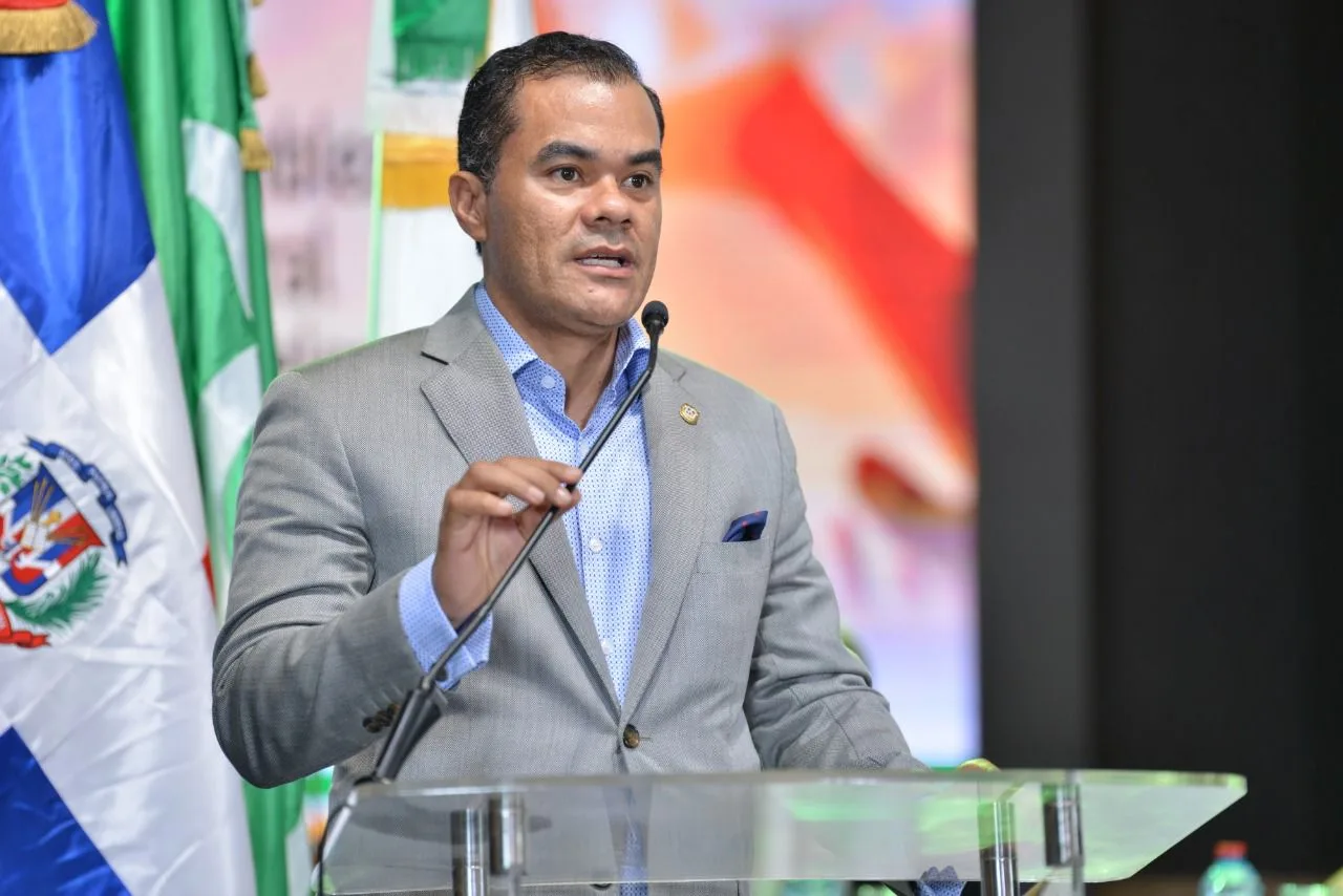 Director de la DIDA advierte a ARS y farmacias sobre monitoreo al cumplimiento de resolución