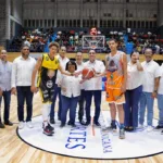 Ministro Kelvin Cruz remoza polideportivo y realiza aporte al TBS de Barahona