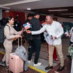 DA recibe a la diáspora dominicana a ritmo de “Volvió Juanita” en el Aeropuerto Las Américas
