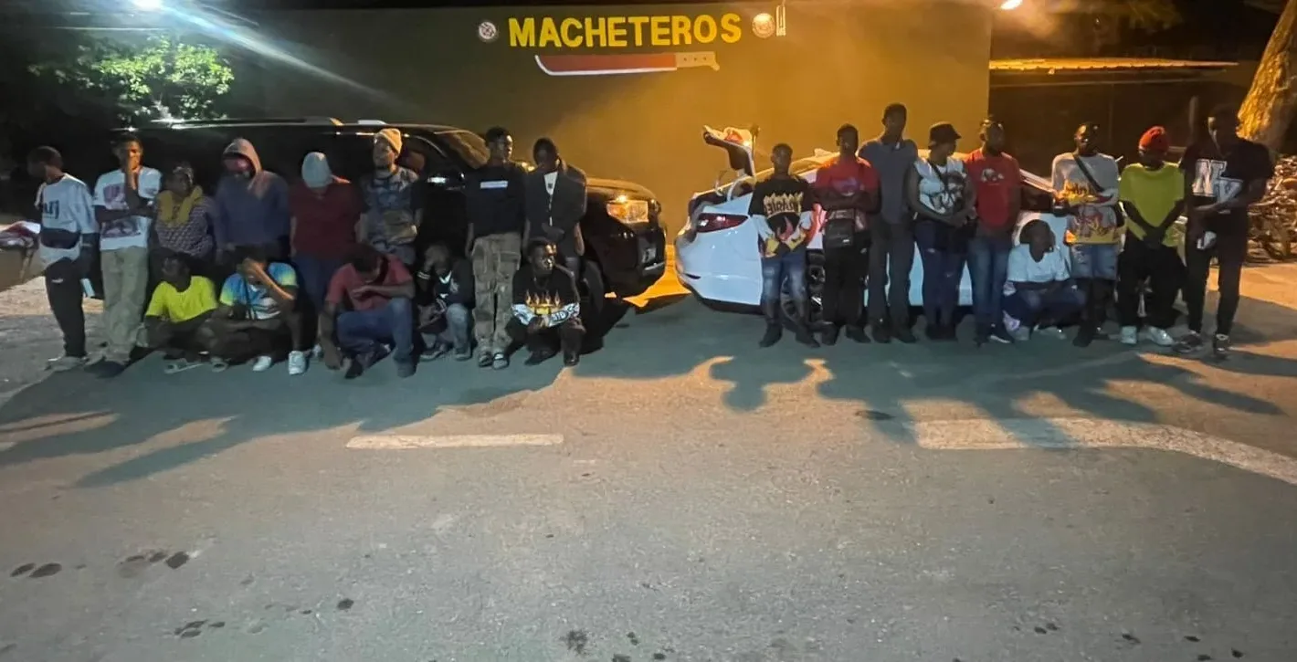 Interceptan vehículos con 22 haitianos indocumentados durante operativo en Mao, Valverde