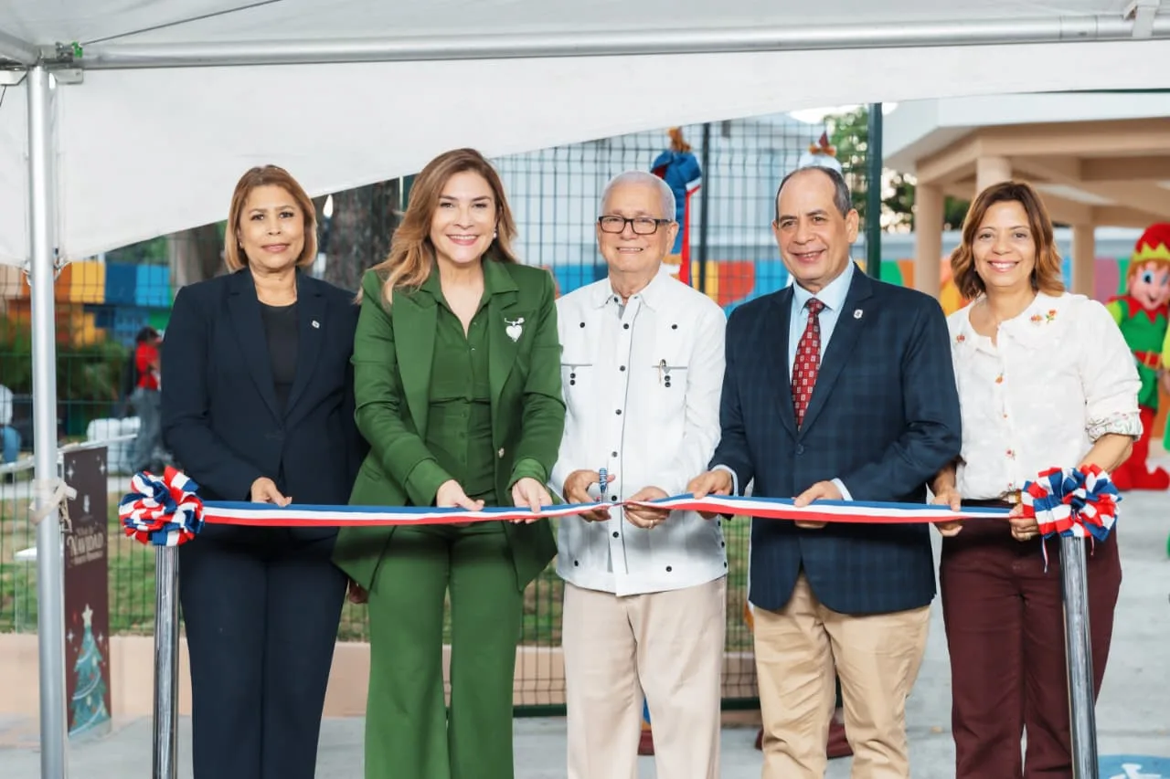 Carolina Mejía entrega el parque Villa Diana, una petición comunitaria de más de 20 años