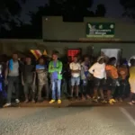 Ejército intercepta 30 extranjeros indocumentados y retiene motocicletas en Guayubín, Montecristi