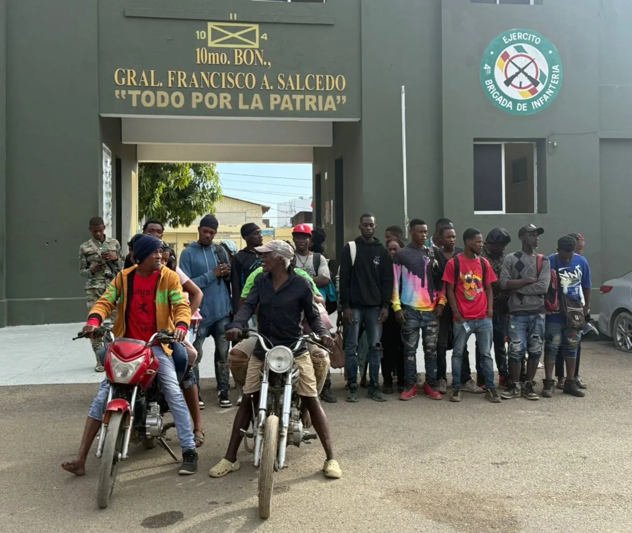 Ejército presenta ante el Ministerio Público a segundo teniente acusado de permitir el acceso de 33 indocumentados por Dajabón